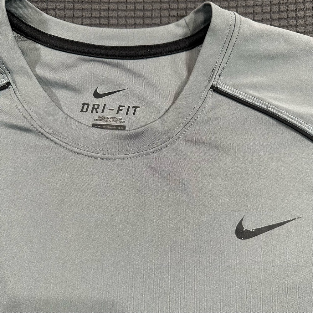 Nike Dri Fit Shirt Men's XL Gray Short Sleeve Performance Athletic Training Tee - Picture 2 of 7